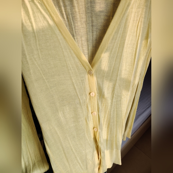 Pale yellow Cardigan - Picture 2 of 4